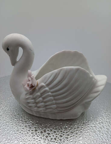 SWAN TABLEWARE