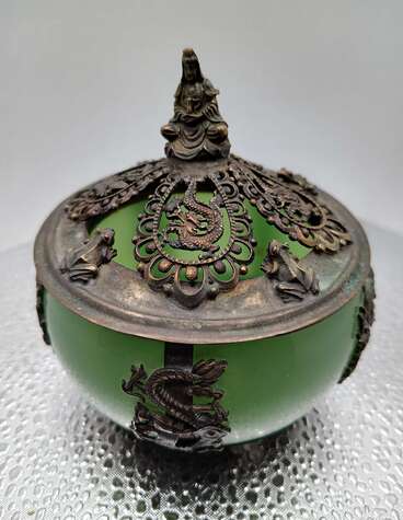 Bowl with Silver Sitting