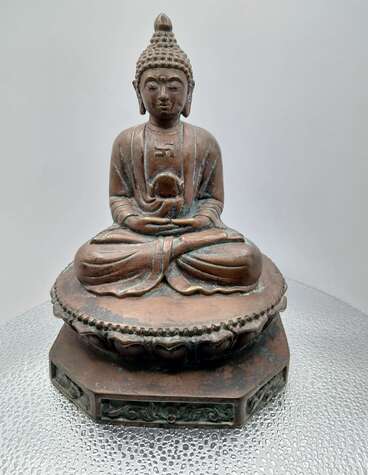 SITTING BUDDHA