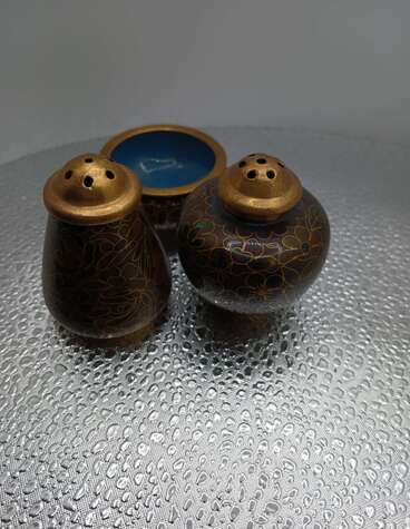 pepper shaker & salt cellar