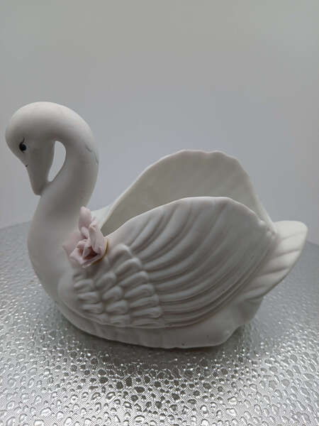 SWAN TABLEWARE