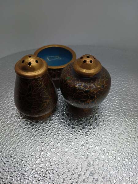 pepper shaker & salt cellar